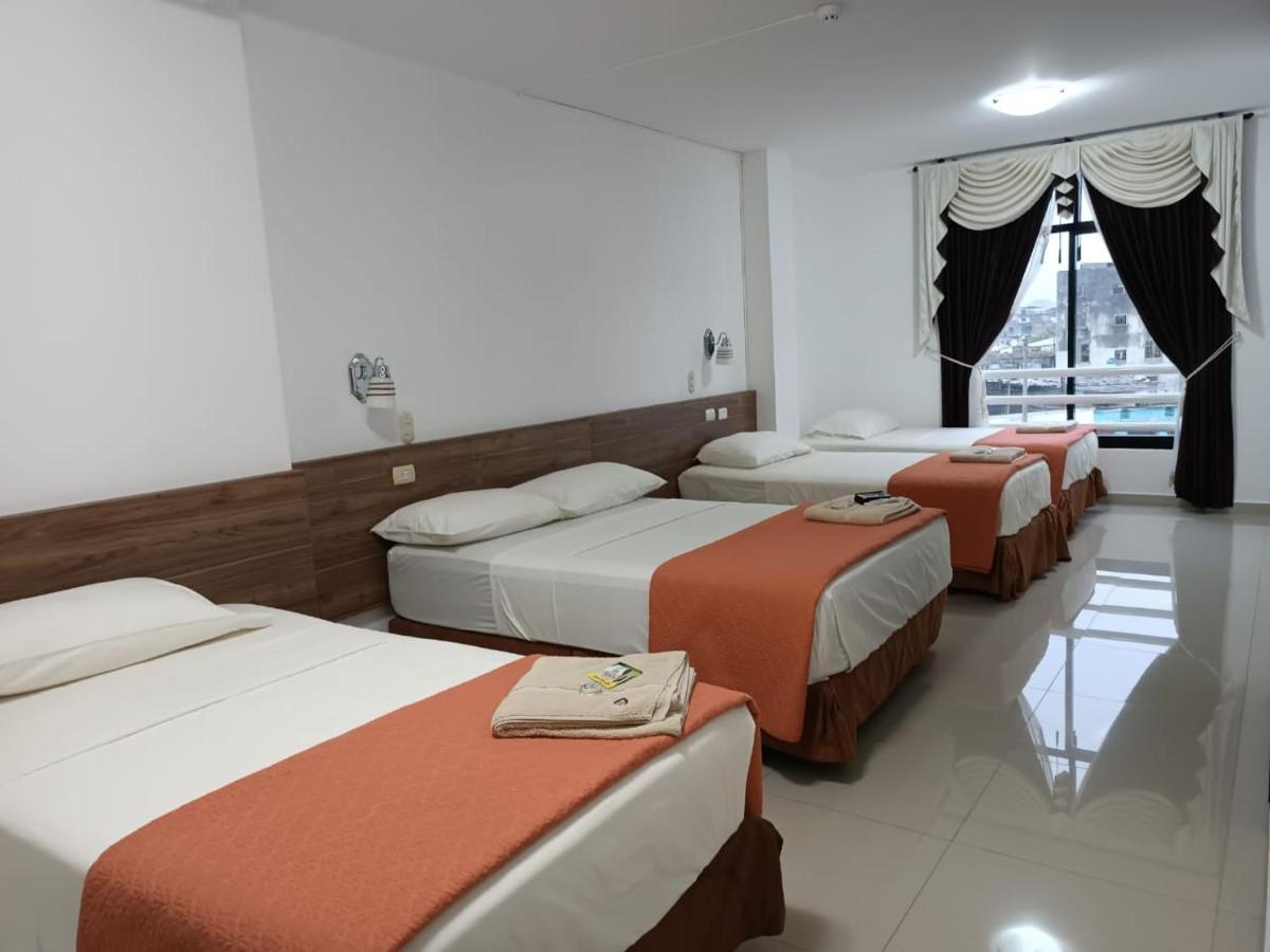 Hotel Quezada Hermanos ซานโต โดมิงโก เด ลอส โคโลราโดส ภายนอก รูปภาพ