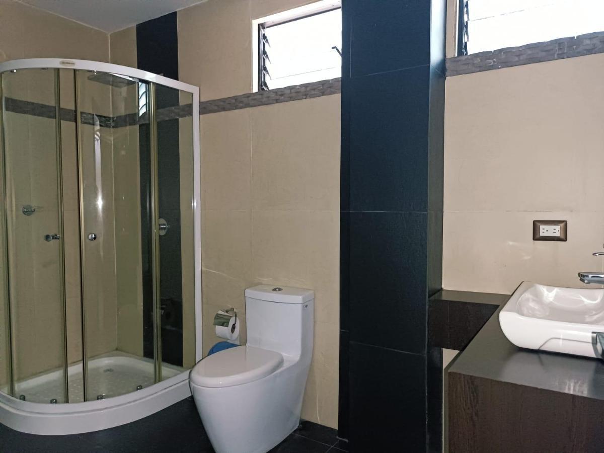 Hotel Quezada Hermanos ซานโต โดมิงโก เด ลอส โคโลราโดส ภายนอก รูปภาพ
