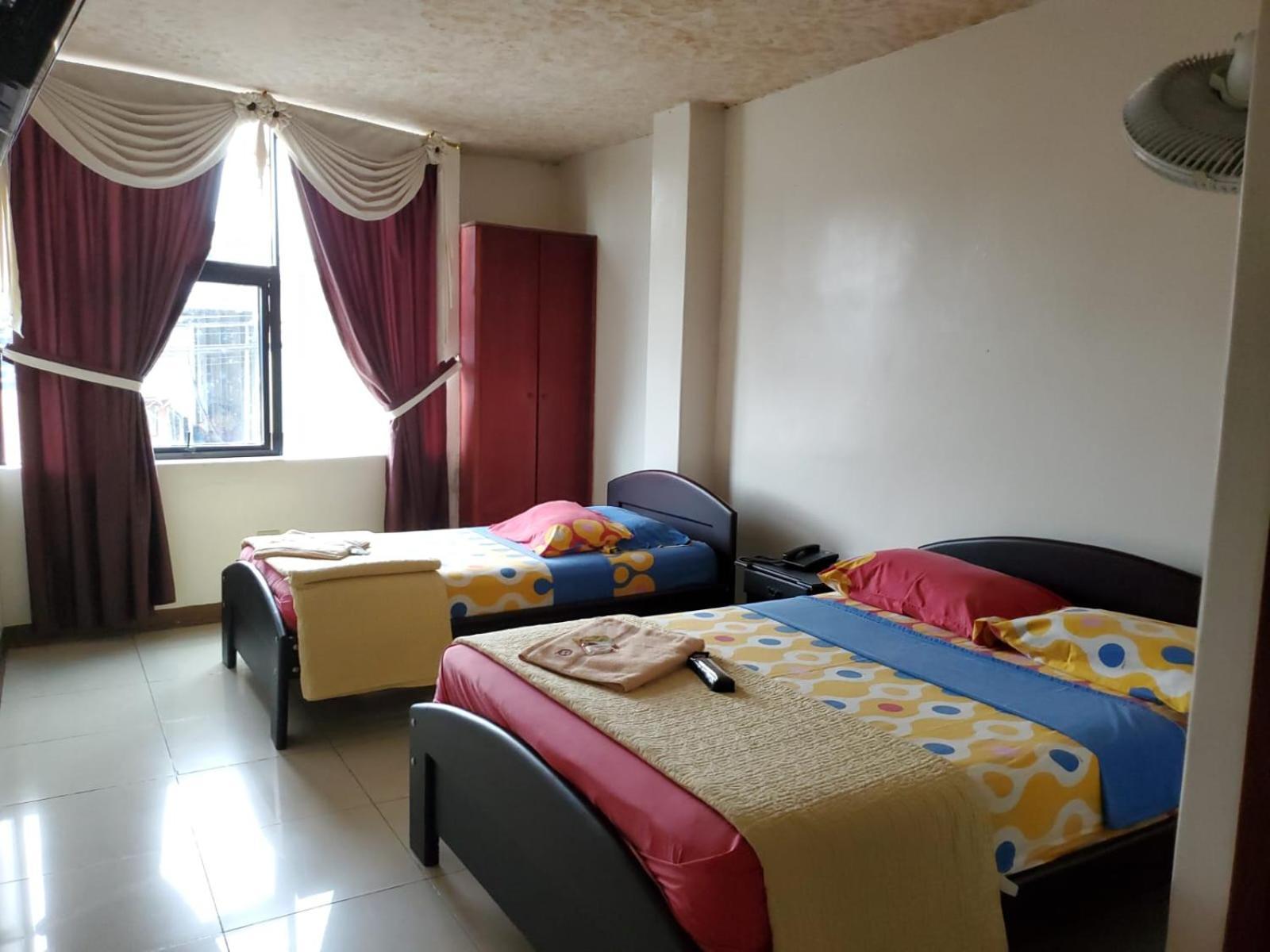 Hotel Quezada Hermanos ซานโต โดมิงโก เด ลอส โคโลราโดส ภายนอก รูปภาพ