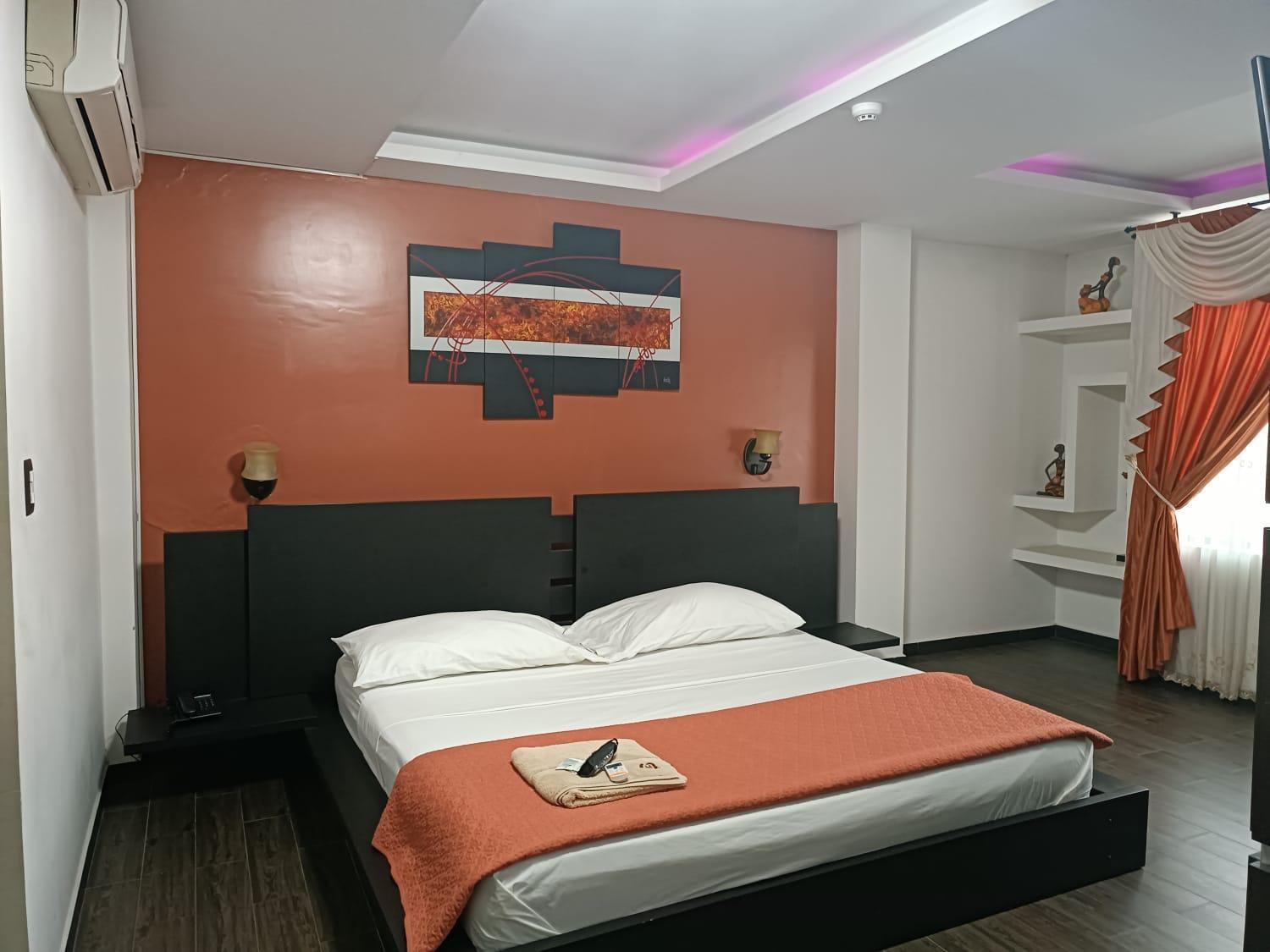 Hotel Quezada Hermanos ซานโต โดมิงโก เด ลอส โคโลราโดส ภายนอก รูปภาพ