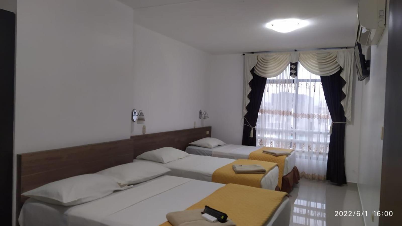Hotel Quezada Hermanos ซานโต โดมิงโก เด ลอส โคโลราโดส ภายนอก รูปภาพ